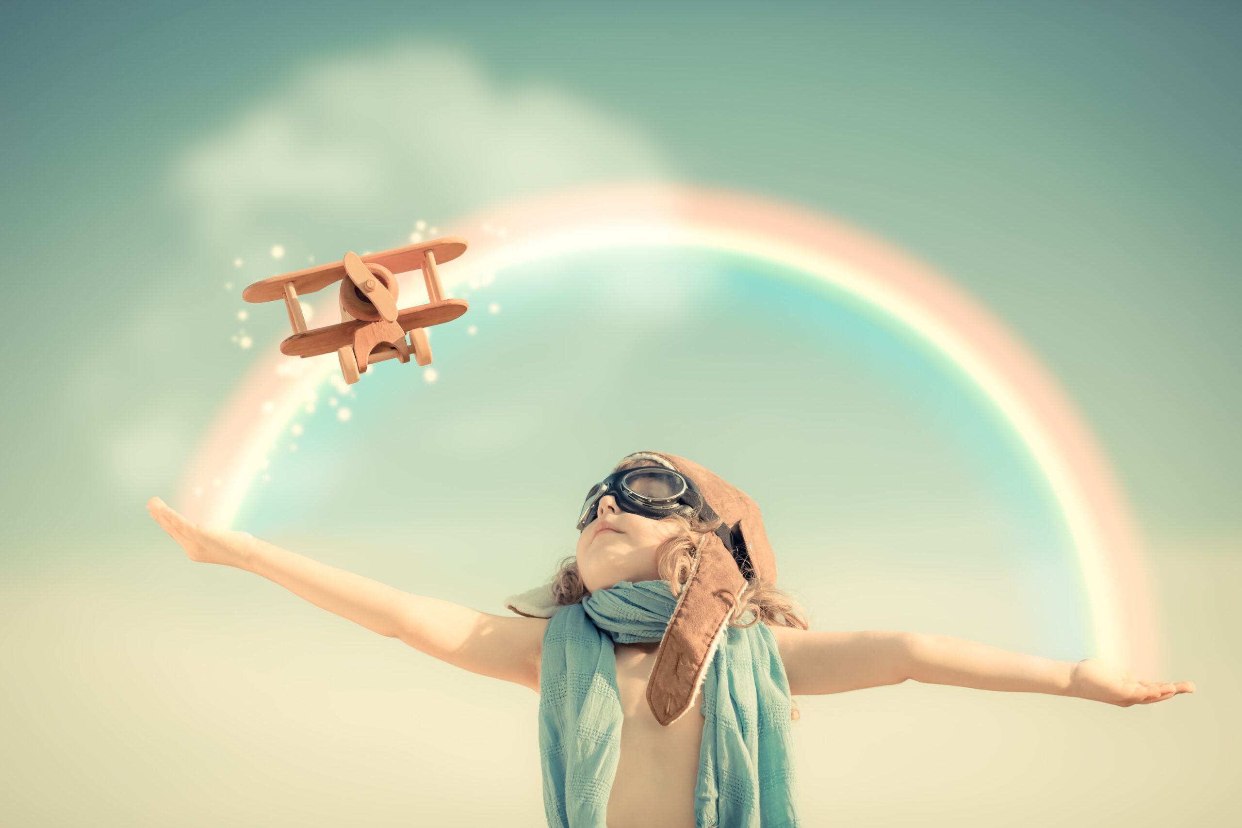 Запускать самолетики как в детстве